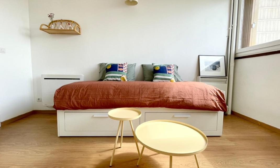 Charming Bright Sunny Studio In Belleville Paris Exterior photo